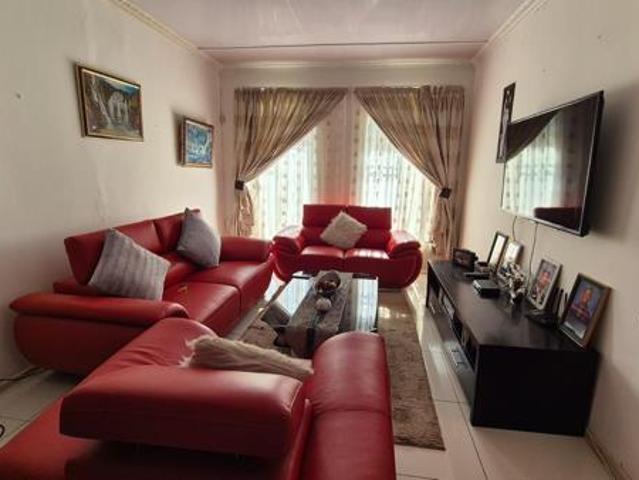 5 Bedroom House in Van Coller Park