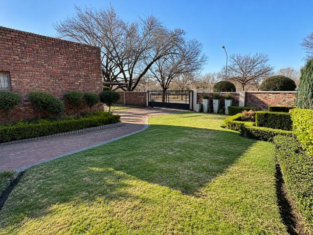 5 Bedroom House in Van Der Hoff Park
