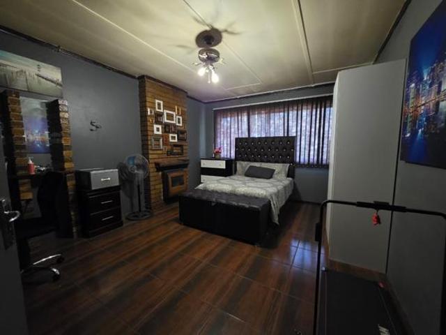 5 Bedroom House in Vanderbijlpark CW5