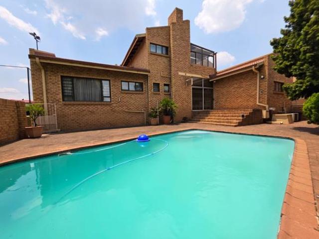 5 Bedroom House in Vanderbijlpark SE3