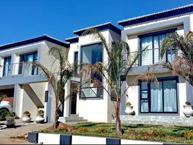 5 Bedroom House in Xanadu