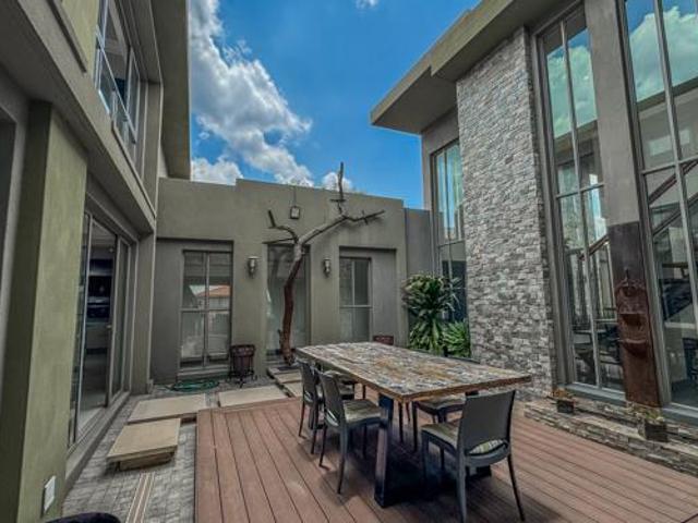 5 Bedroom House in Xanadu