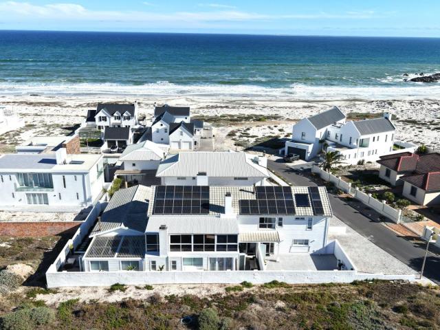 5 Bedroom House in Yzerfontein