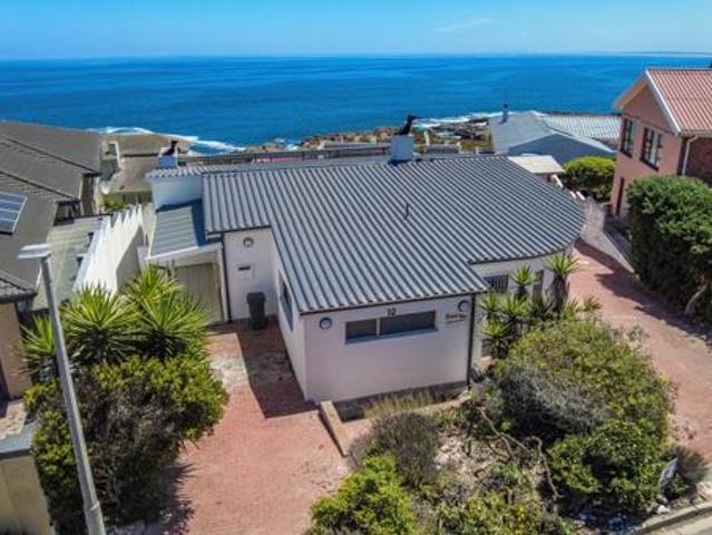 5 Bedroom House in Yzerfontein