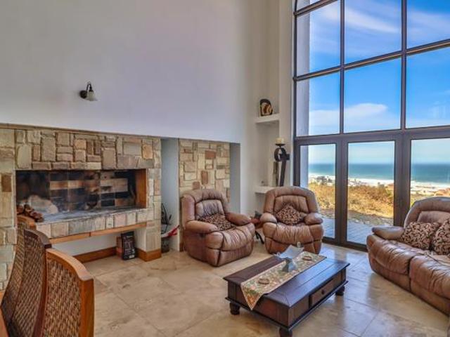 5 Bedroom House in Yzerfontein
