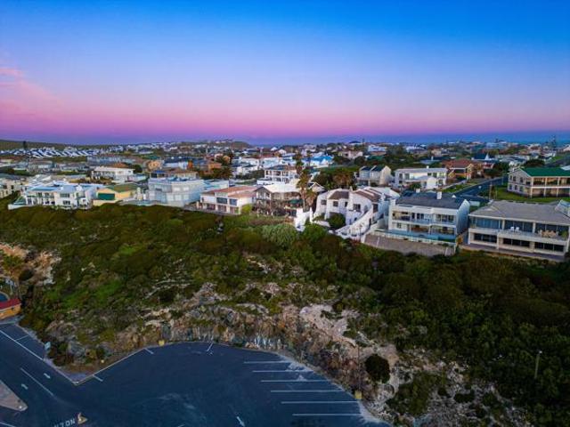 5 Bedroom House in Yzerfontein