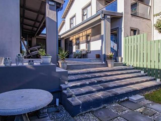 5 Bedroom House in Yzerfontein