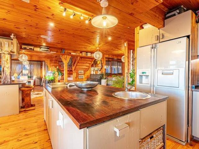 5 Bedroom House in Yzerfontein
