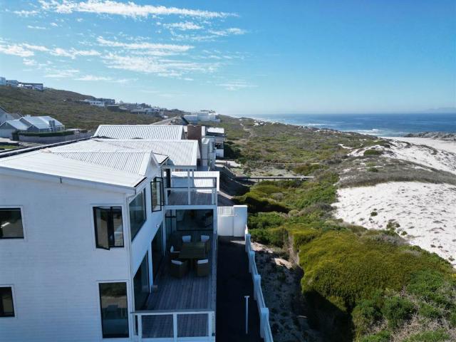 5 Bedroom House in Yzerfontein