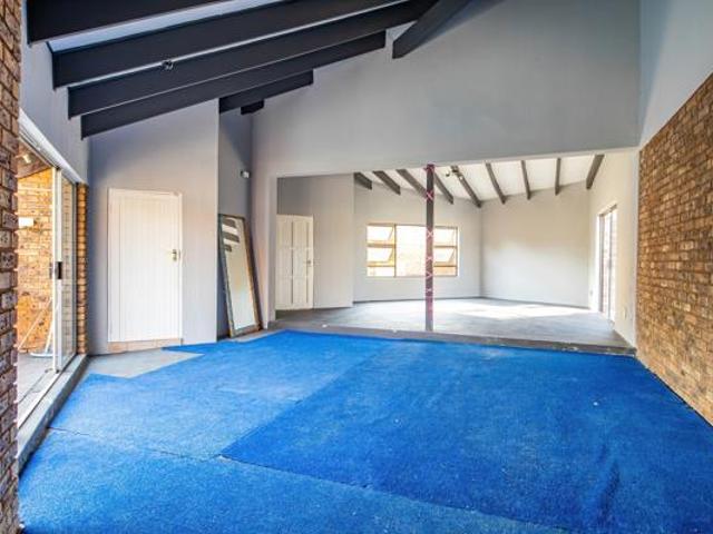 5 Bedroom House in Zwartkop