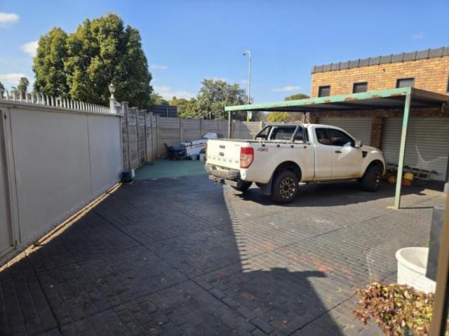 5 Bedroom House in Zwartkop