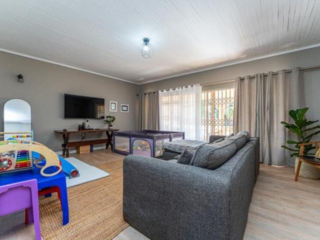 5 Bedroom House in Zwartkop