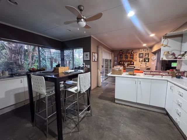 5 Bedroom House in Zwartkop