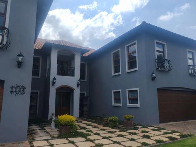 5 Bedroom House in Zwartkop Golf Estate