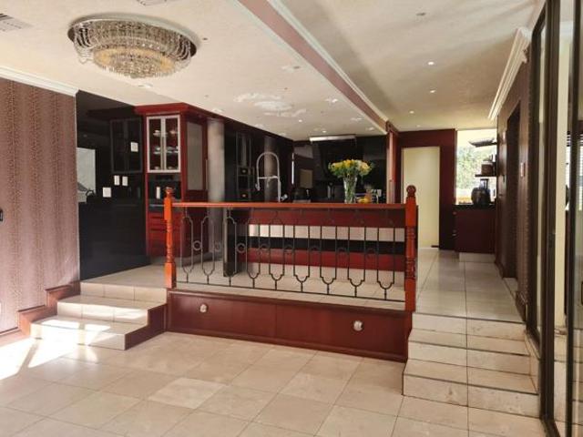 5 Bedroom House in Zwartkop Golf Estate
