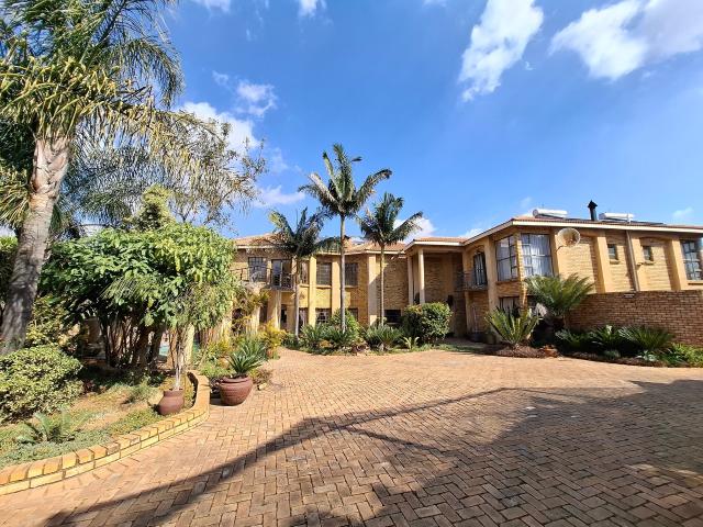 5 Bedroom House in Zwavelpoort AH