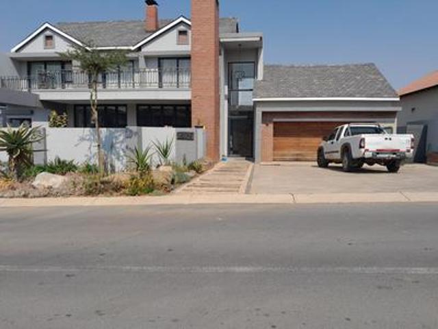 5 bedroom house on the market in blu.