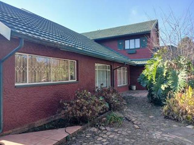5 bedroom house on the market in bra.