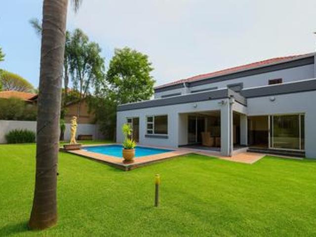 5 bedroom house on the market in est.