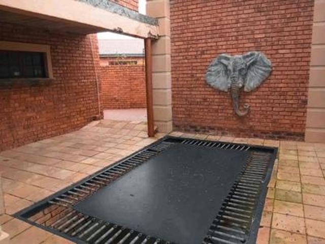 5 bedroom house on the market in geduld