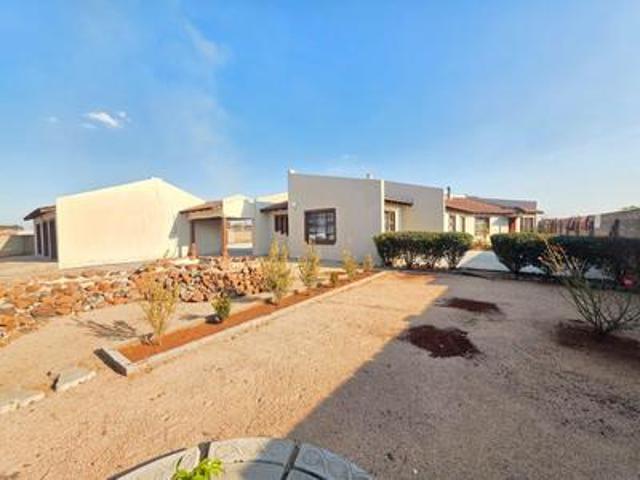 5 bedroom house on the market in hen.
