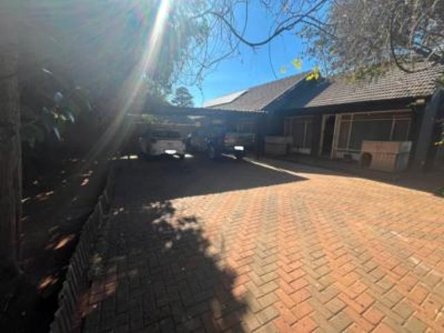 5 bedroom house on the market in ke.