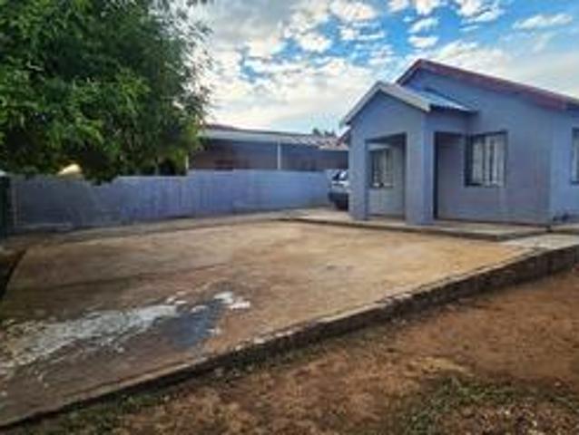 5 bedroom house on the market in lot.