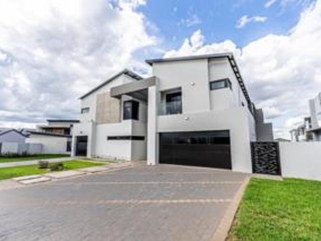 5 bedroom house, on the market in si.