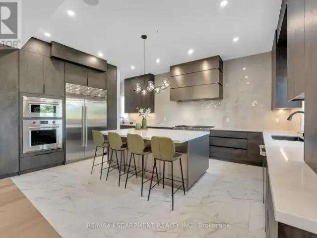 5 Bedroom House Oakville ON 102915292