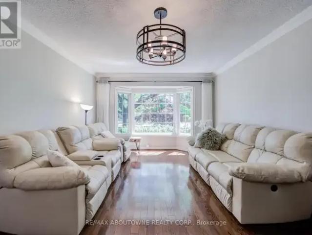 5 Bedroom House Oakville ON 103119121