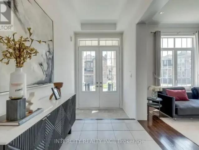 5 Bedroom House Oakville ON 103179234
