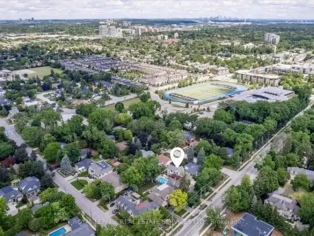 5 Bedroom House Oakville ON LS102272526