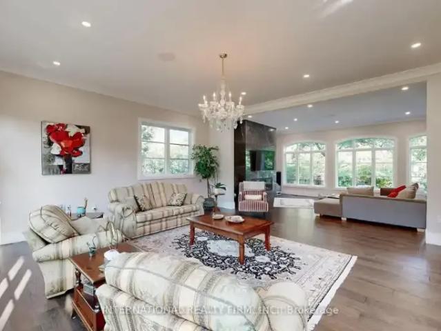 5 Bedroom House Oakville ON LS103011984