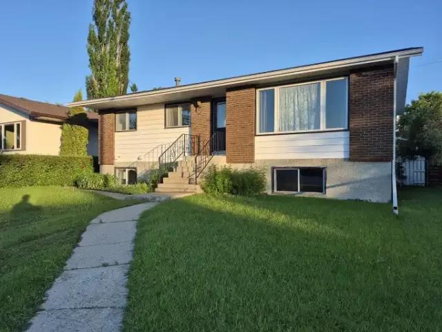 5 Bedroom House Olds AB 104181067