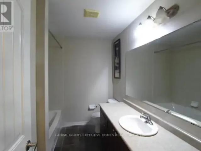 5 Bedroom House Milton ON LS102629488