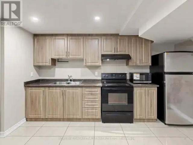 5 Bedroom House Milton ON LS102658617