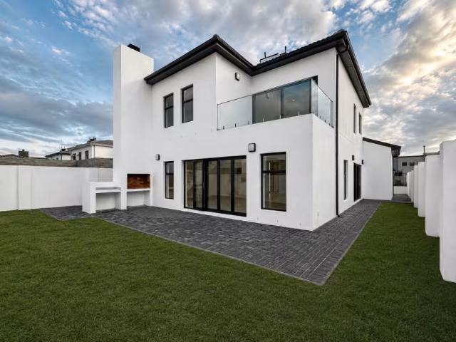 5 Bedroom House Sandown Sandown 103308034