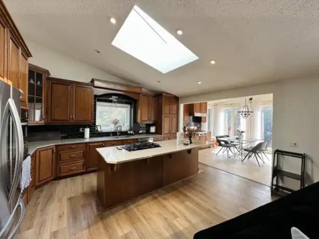 5 Bedroom House Spruce Grove AB 104710922