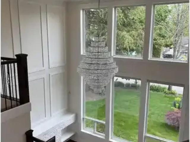 5 Bedroom House Surrey BC 102243208