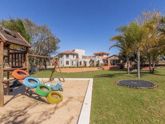 5 bedroom house plus study on the ma.