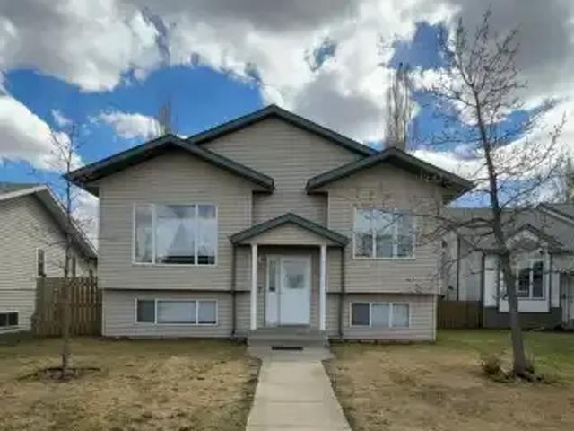 5 Bedroom House Red Deer AB 102578630