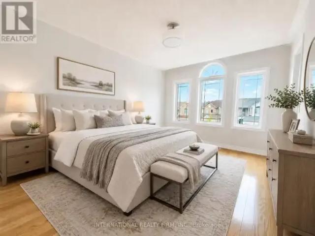 5 Bedroom House Richmond Hill ON 102587565