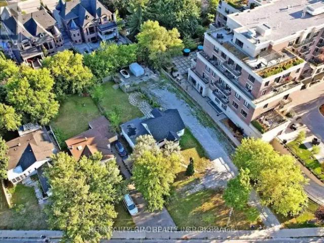 5 Bedroom House Richmond Hill ON 102587566