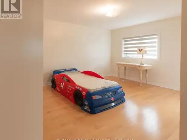 5 Bedroom House Richmond Hill ON 102883671