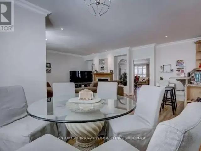 5 Bedroom House Richmond Hill ON 102085886