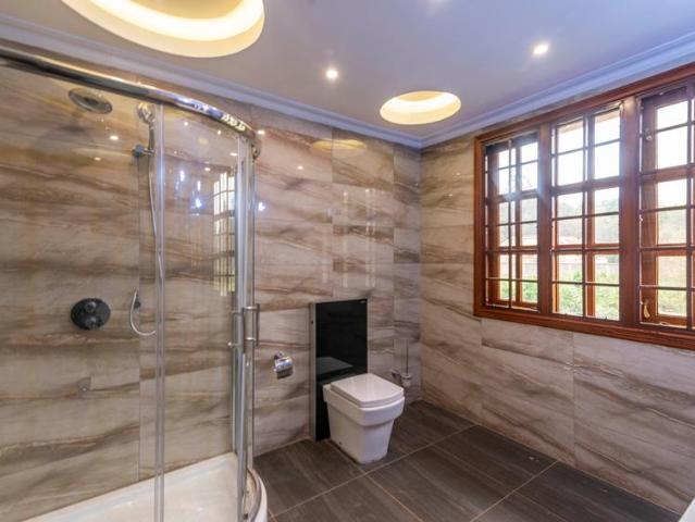 5 bedroom house with a 3 bedroom guesthouse for sale in Ridgeways