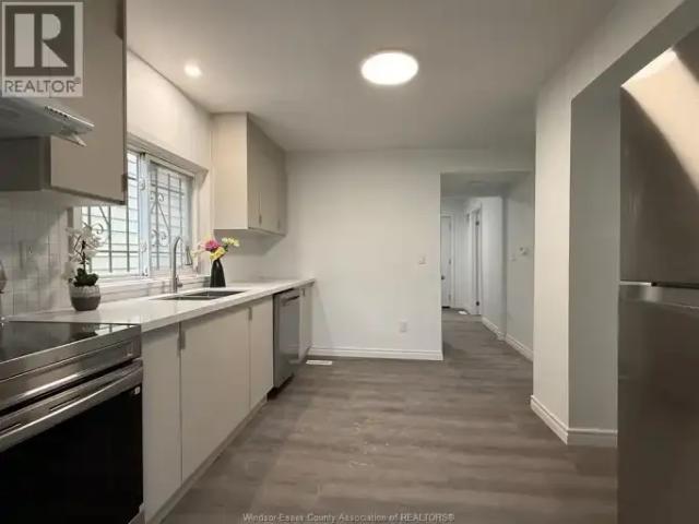 5 Bedroom House Windsor ON LS100444803