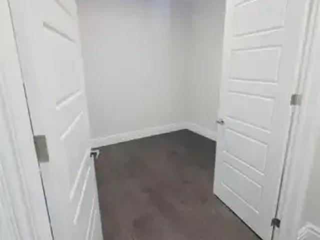5 Bedroom House Windsor ON LS102204348