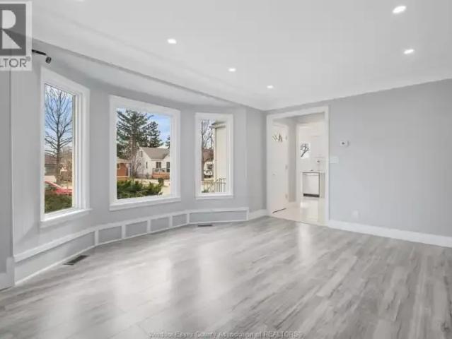 5 Bedroom House Windsor ON LS102915436