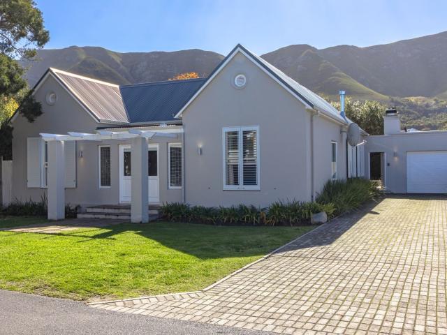 5 Bedroom House To Let in Onrus